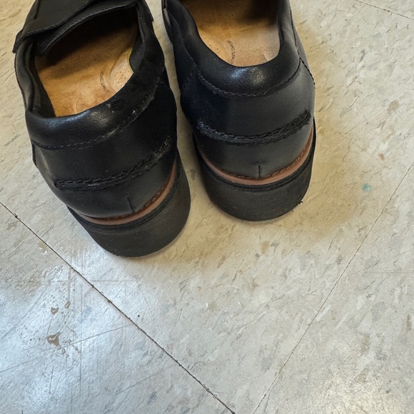 Clarks Black Platform Loafer Flats with Cushioned Comfort - Picture 4 of 4